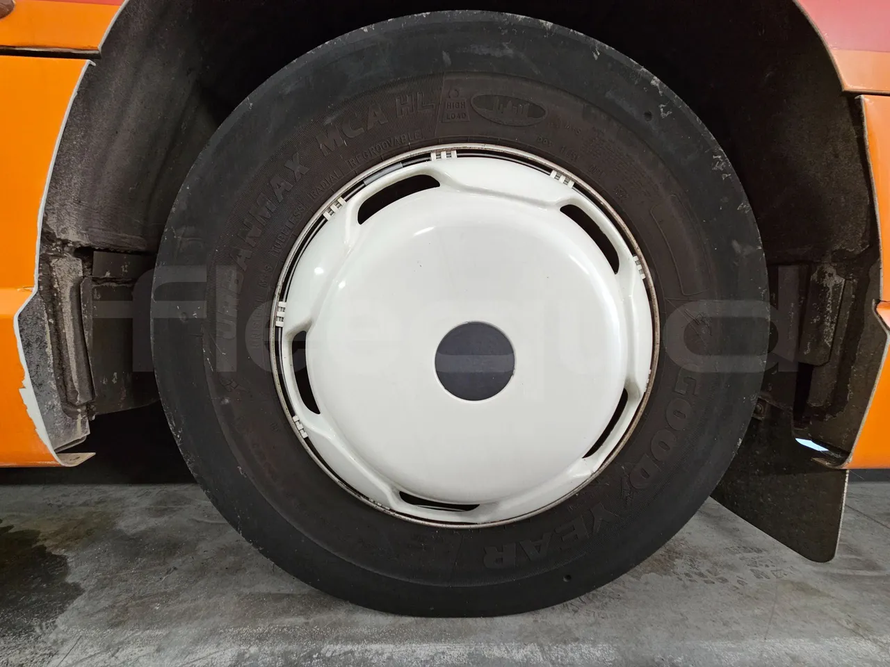 Heuliez GX327 C12T-EUR5-180kW - 12.040m - front left tire measurements