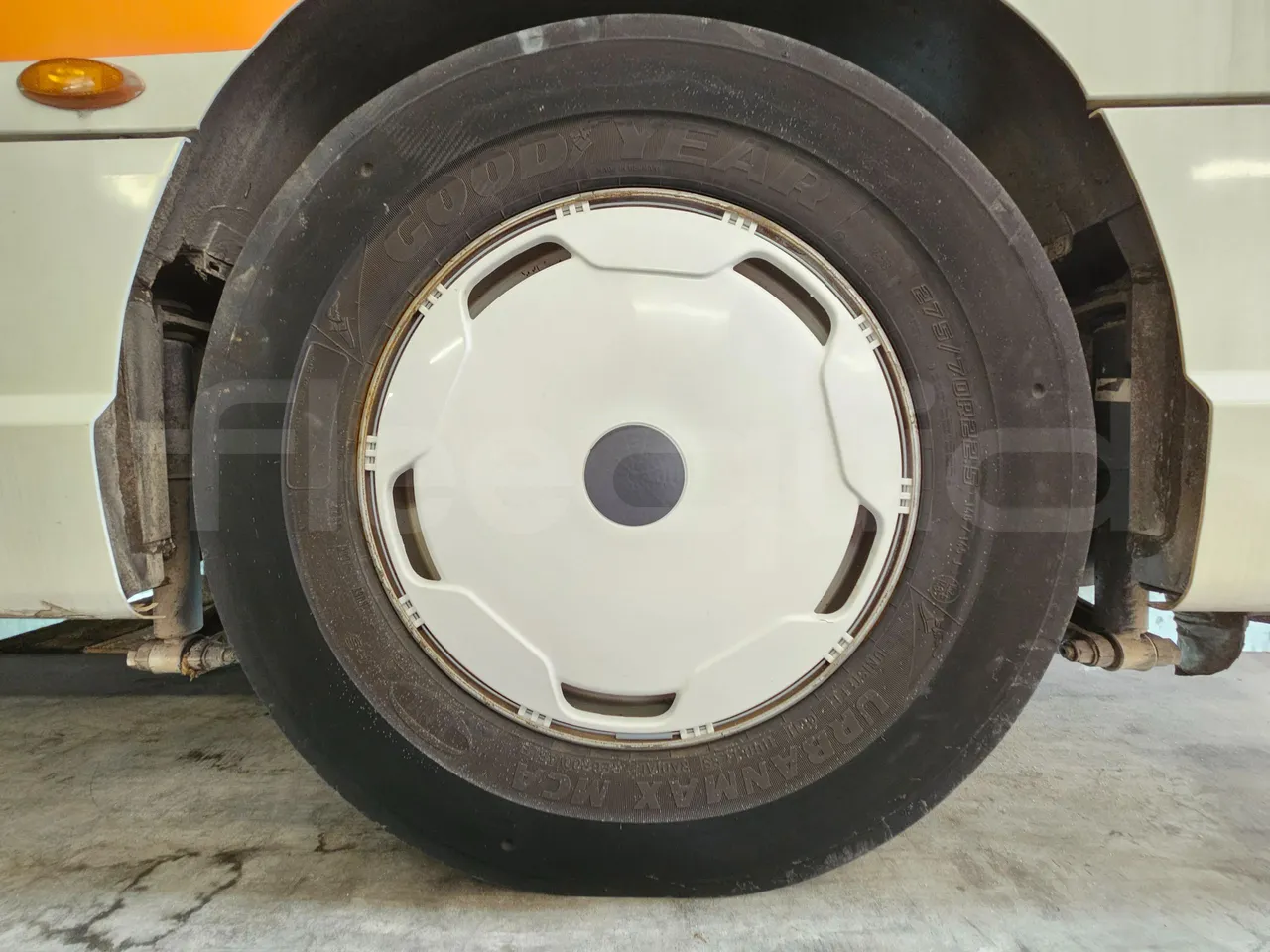 Heuliez GX327 C12T-EUR5-180kW - 12.040m - rear left tire photo