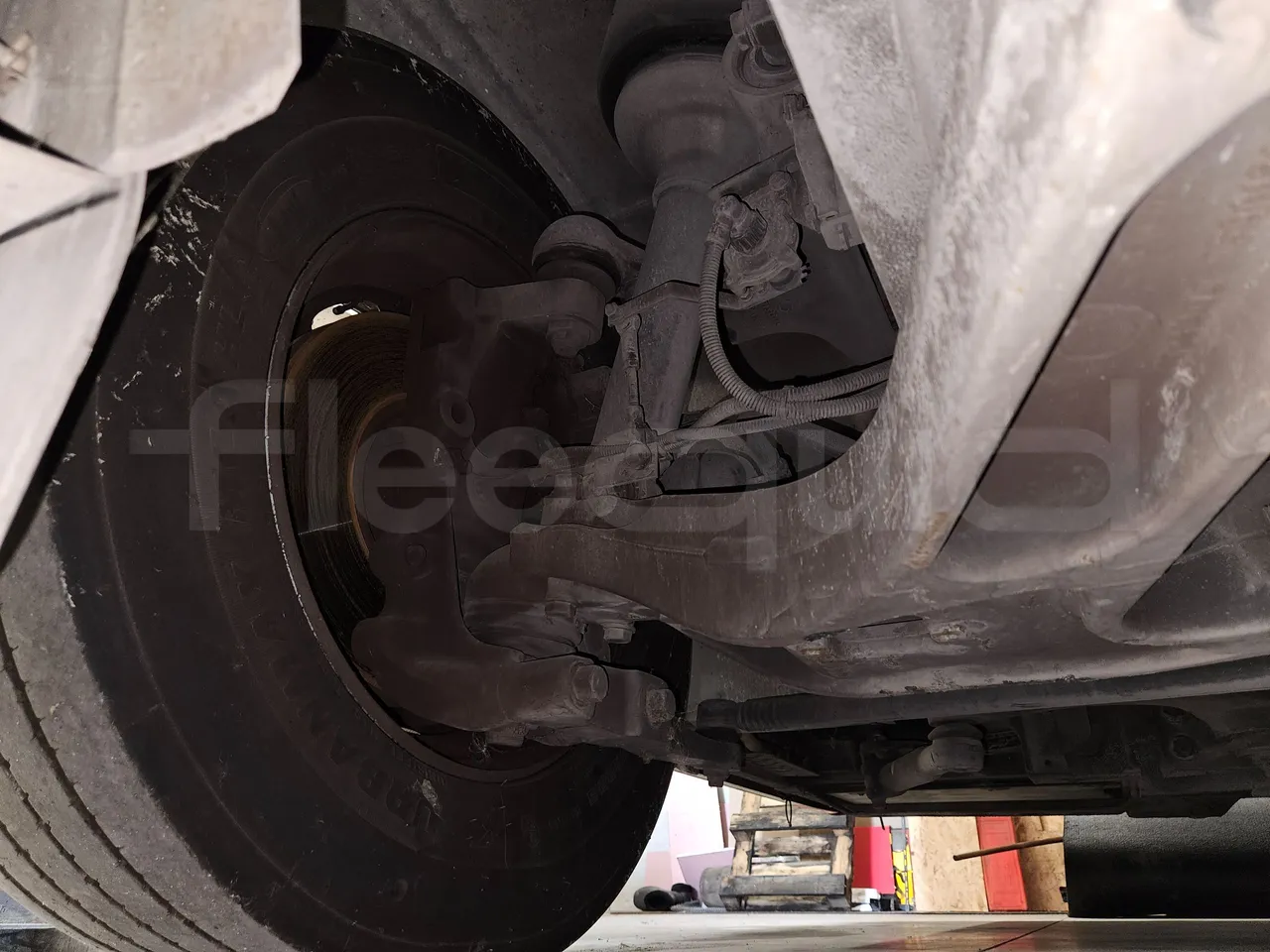 Heuliez GX327 C12T-EUR5-180kW - 12.040m - front axle left side