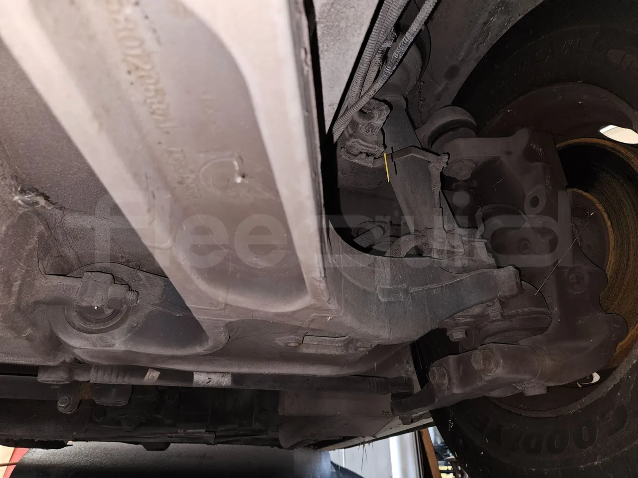 Heuliez GX327 C12T-EUR5-180kW - 12.040m - front axle right side