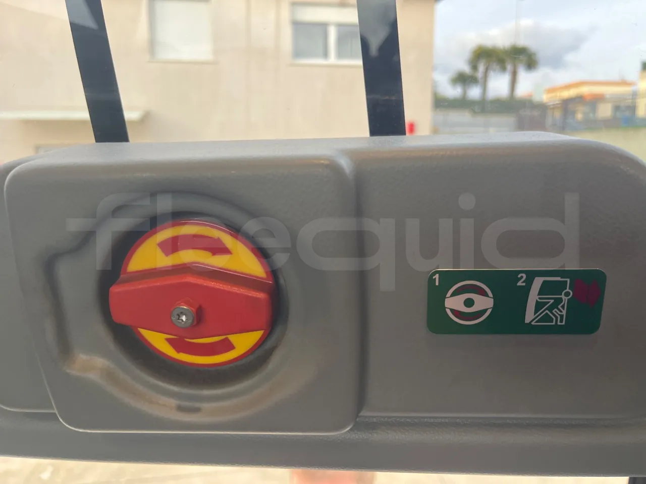 Mercedes-Benz Tourismo 632 01 - Euro6 - 315kW - 12.140mt - jack and driver keys