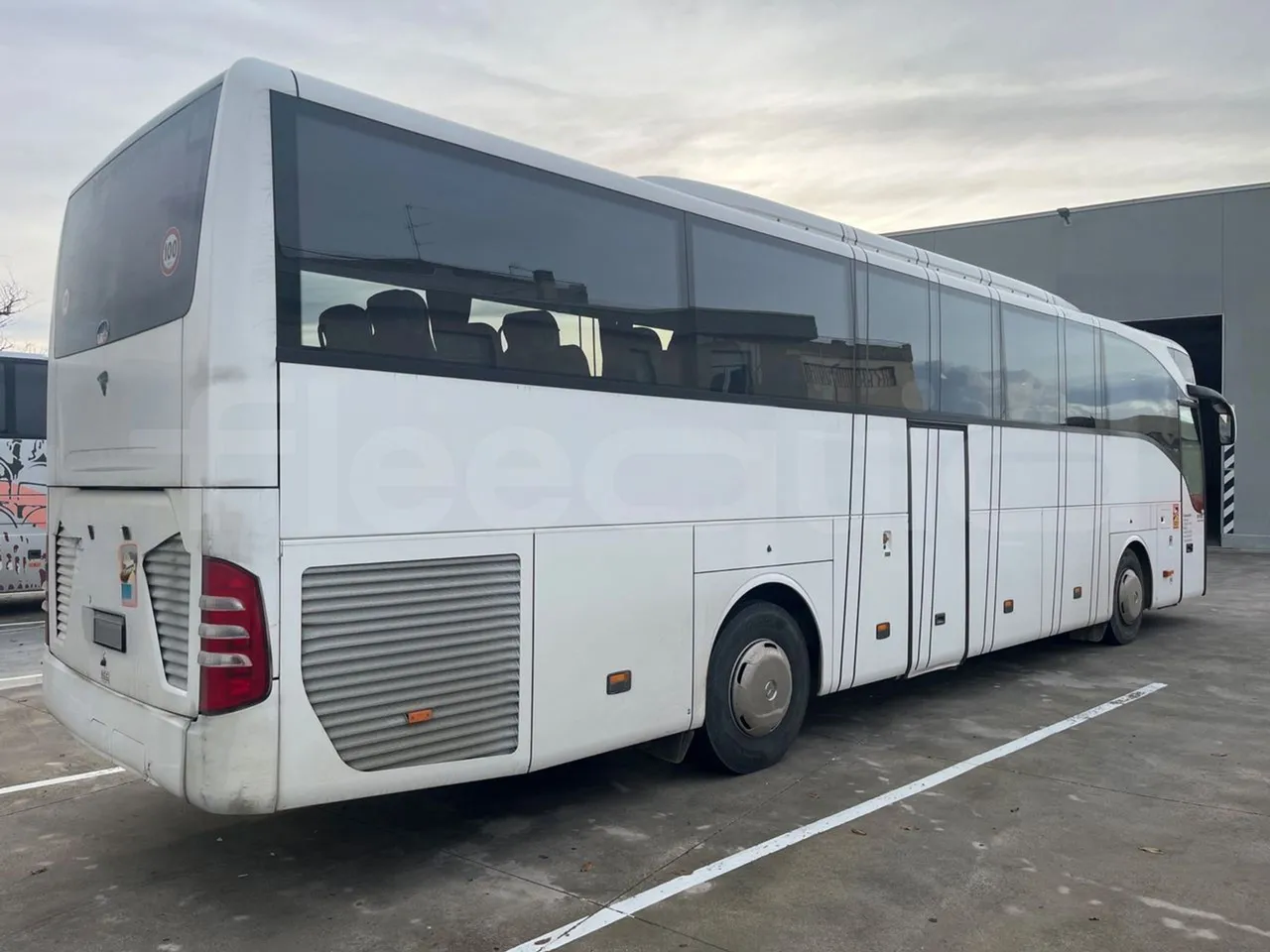 Mercedes-Benz Tourismo 632 01 - Euro6 - 315kW - 12.140mt - 3/4 right rear doors closed