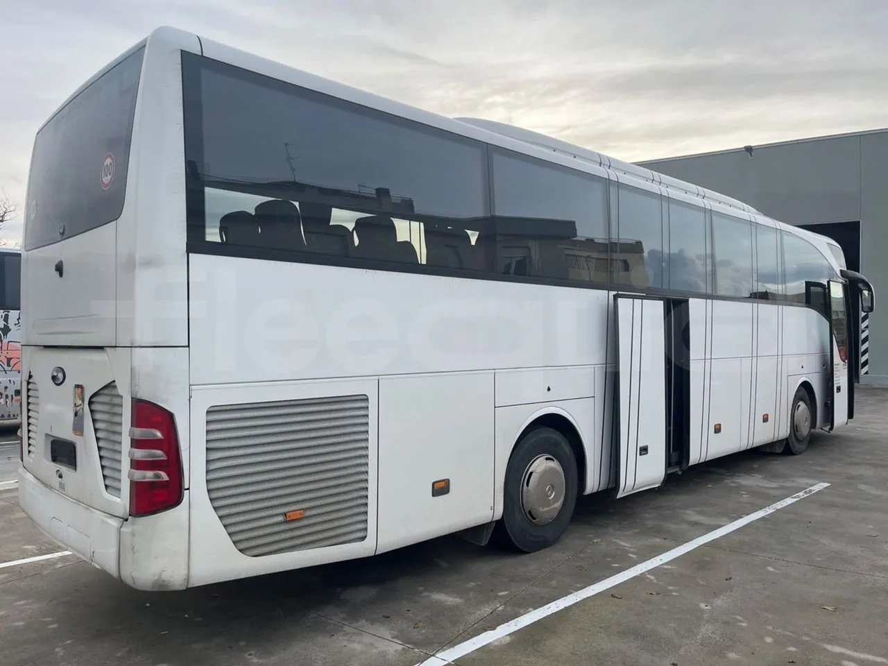 Mercedes-Benz Tourismo 632 01 - Euro6 - 315kW - 12.140mt - 3/4 right rear doors open