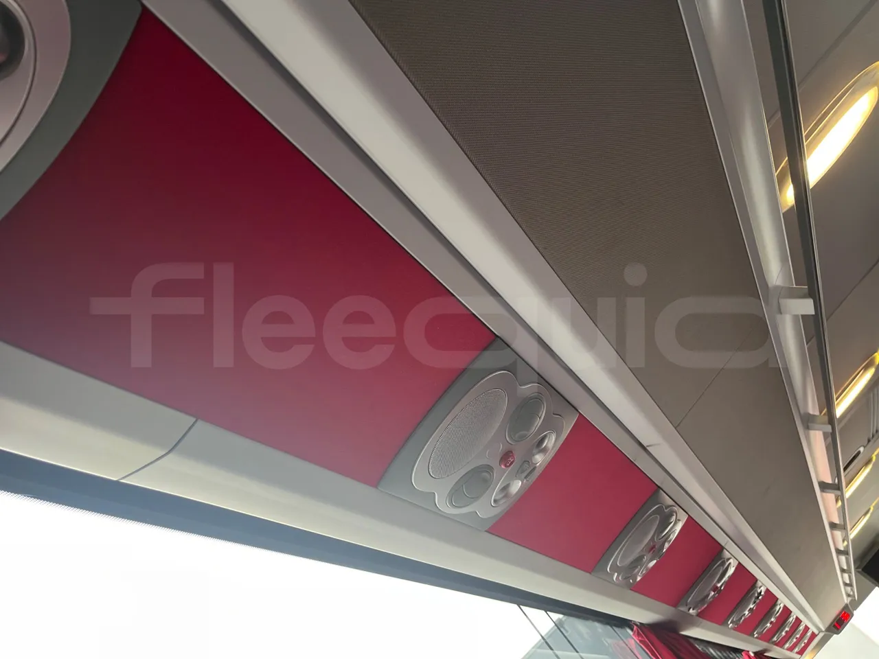 Mercedes-Benz Tourismo 632 01 - Euro6 - 315kW - 12.140mt - camera accessories photo