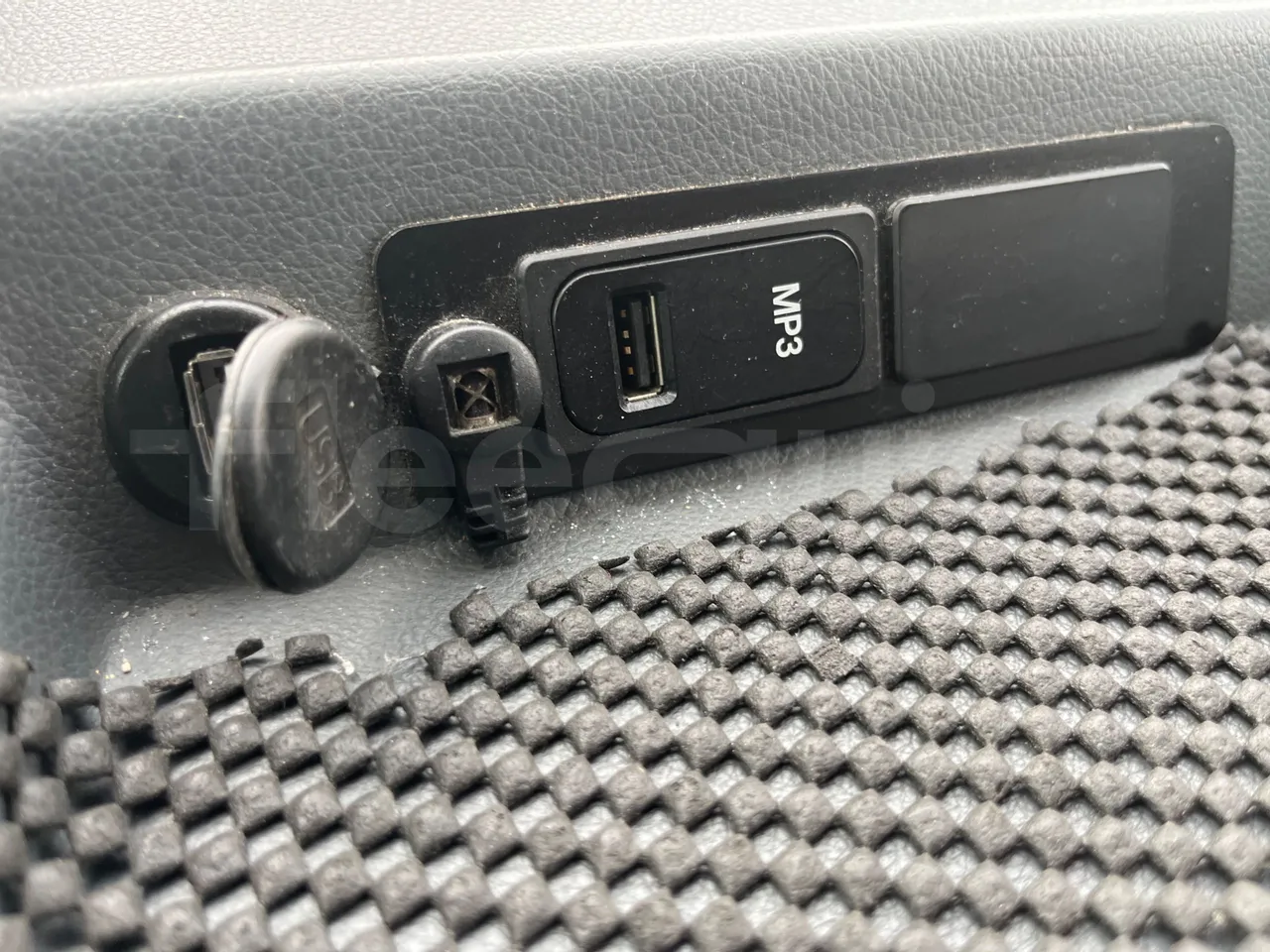 Mercedes-Benz Tourismo 632 01 - Euro6 - 315kW - 12.140mt - radio accessories photo