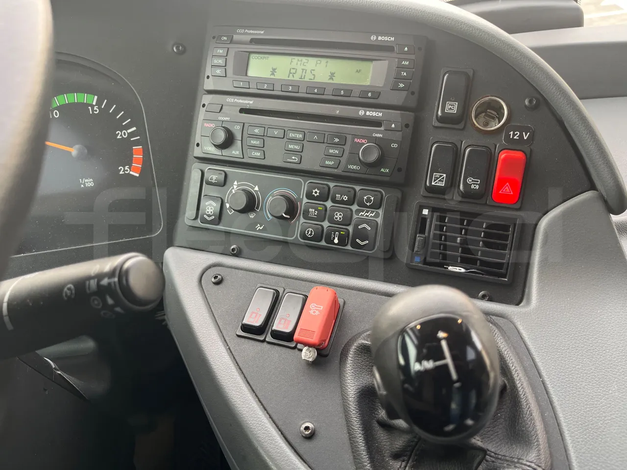 Mercedes-Benz Tourismo 632 01 - Euro6 - 315kW - 12.140mt - onboard devices 1