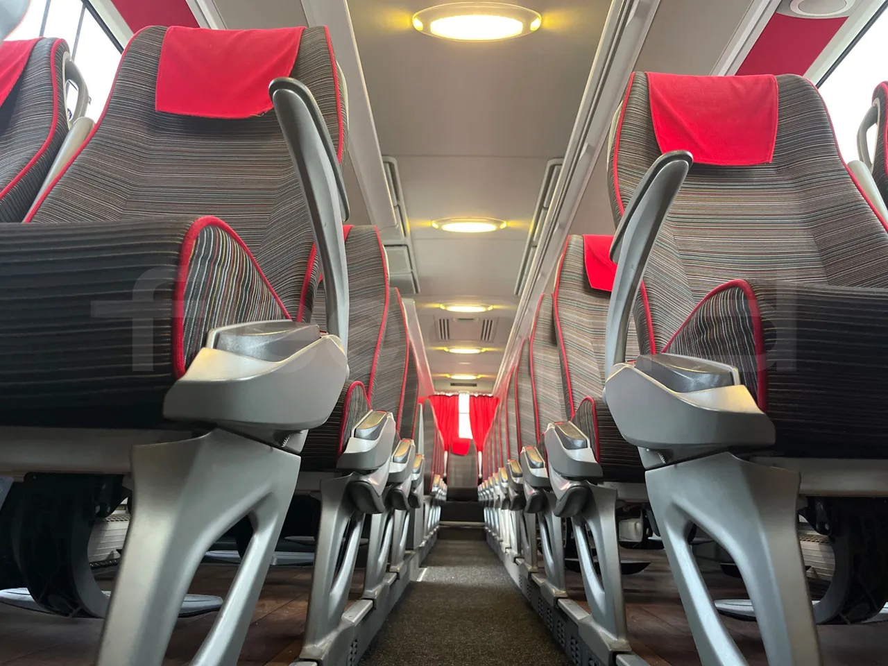 Mercedes-Benz Tourismo 632 01 - Euro6 - 315kW - 12.140mt - seat brackets photo