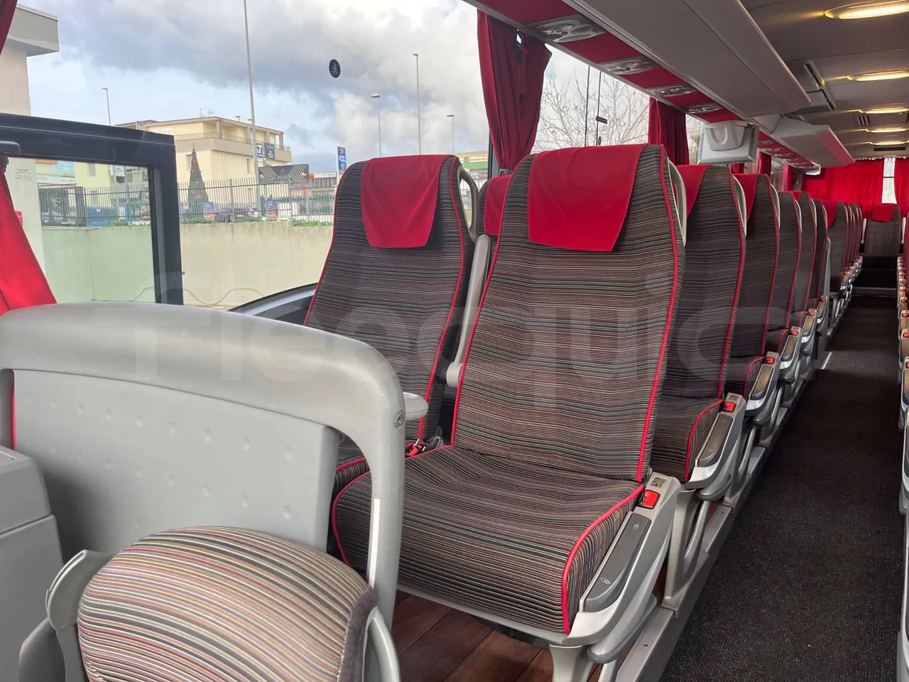 Mercedes-Benz Tourismo 632 01 - Euro6 - 315kW - 12.140mt - disabled area photo