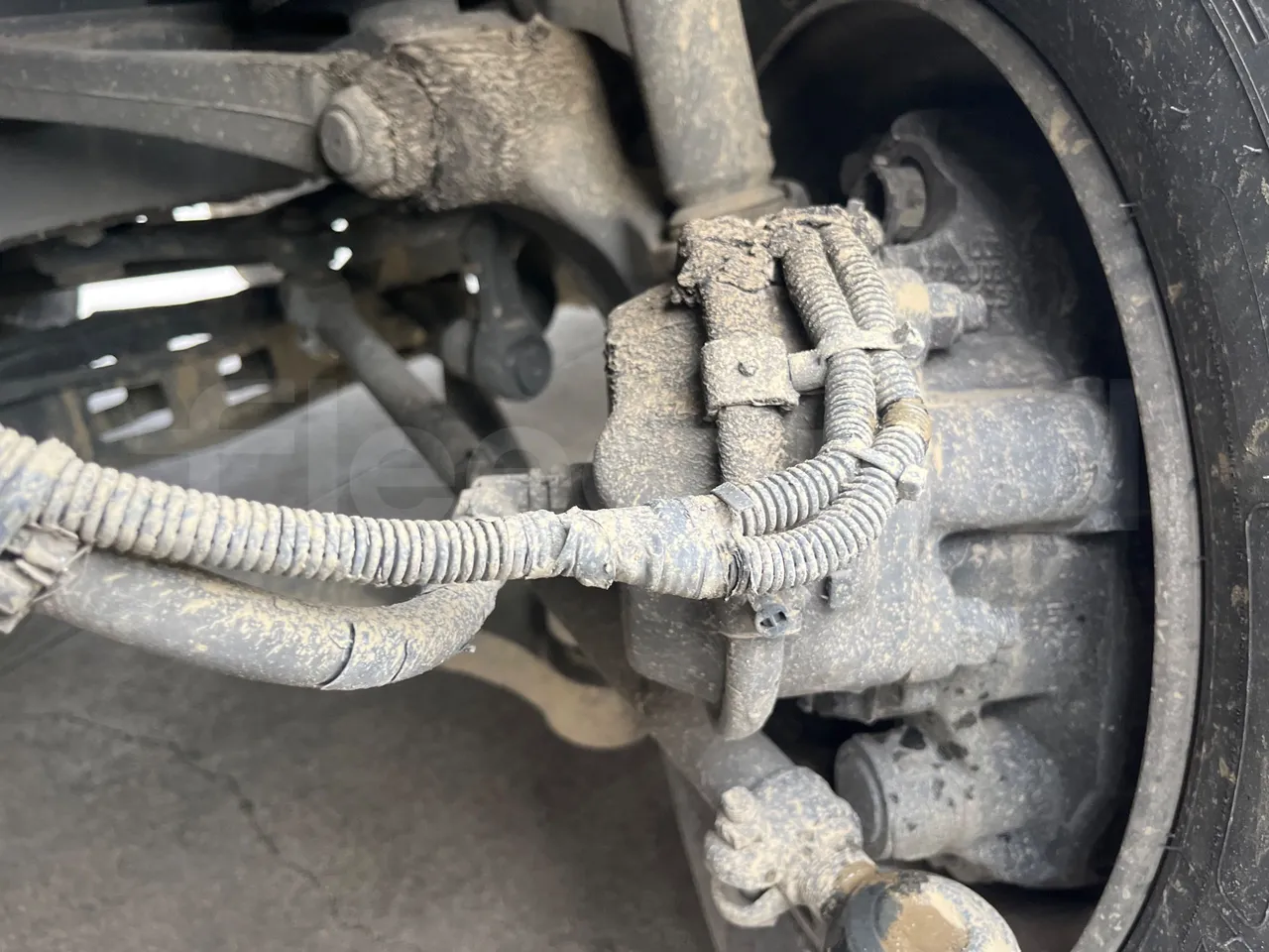 Mercedes-Benz Tourismo 632 01 - Euro6 - 315kW - 12.140mt - front brake calipers left