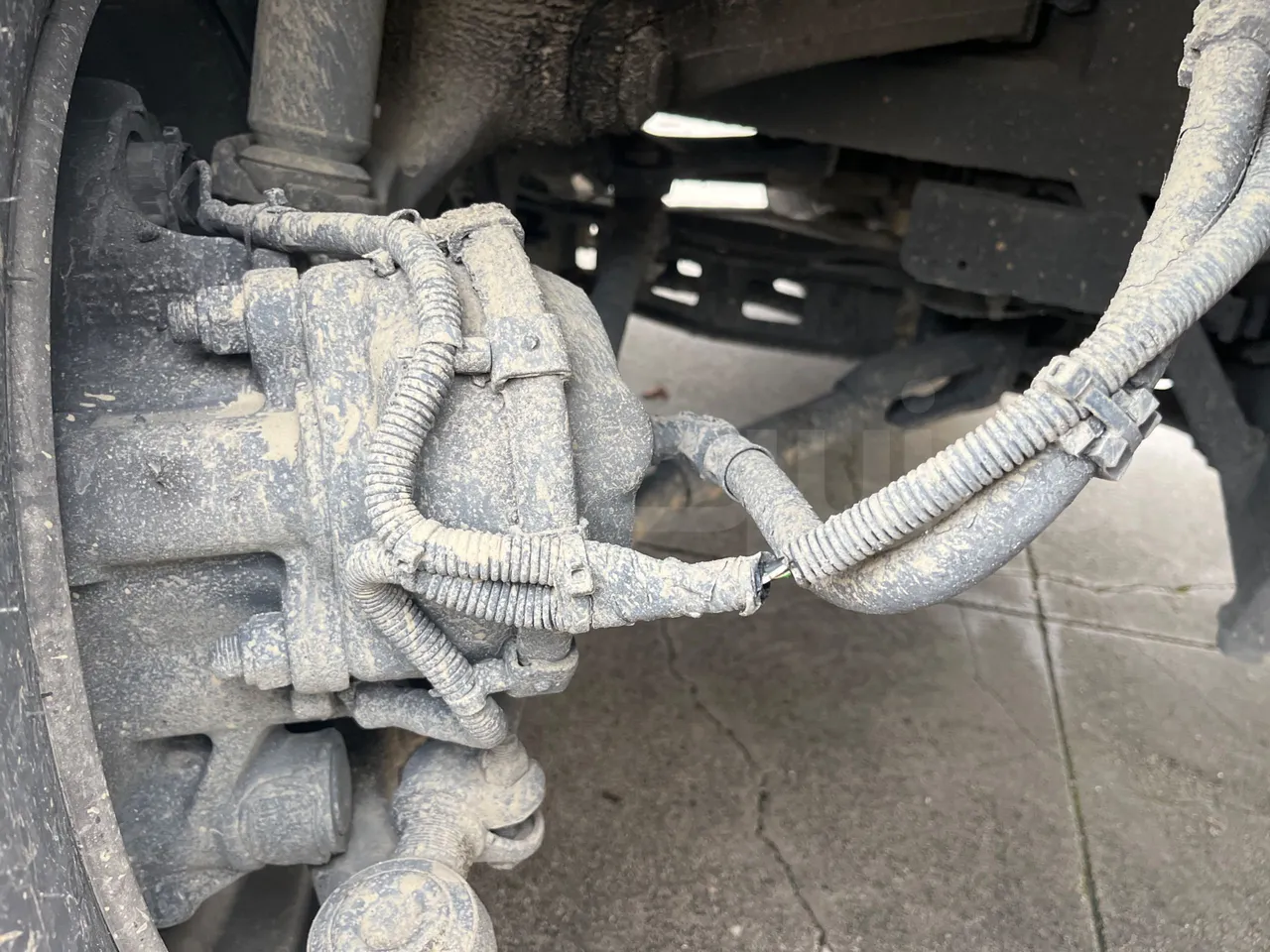 Mercedes-Benz Tourismo 632 01 - Euro6 - 315kW - 12.140mt - front brake calipers right