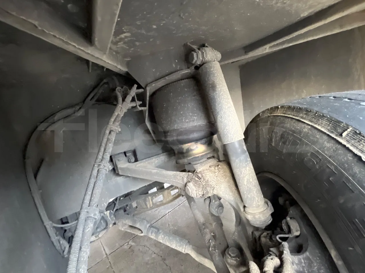 Mercedes-Benz Tourismo 632 01 - Euro6 - 315kW - 12.140mt - front shock absorbers left