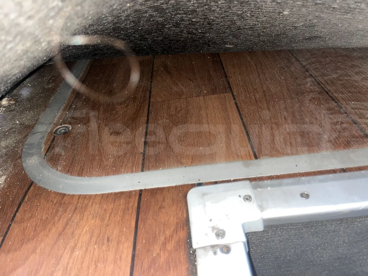 Mercedes-Benz Tourismo 632 01 - Euro6 - 315kW - 12.140mt - floor hatches photo