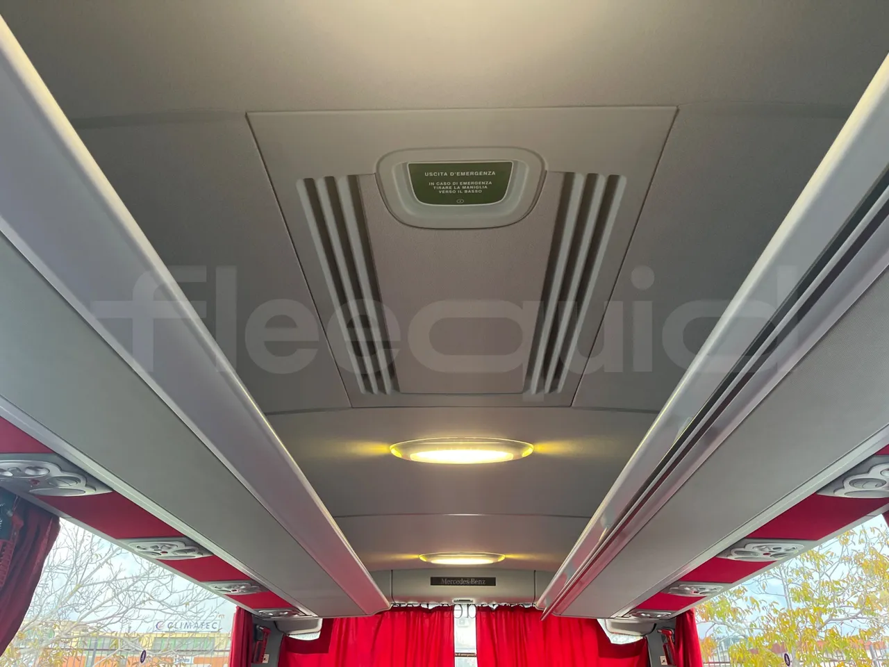 Mercedes-Benz Tourismo 632 01 - Euro6 - 315kW - 12.140mt - roof hatch 1