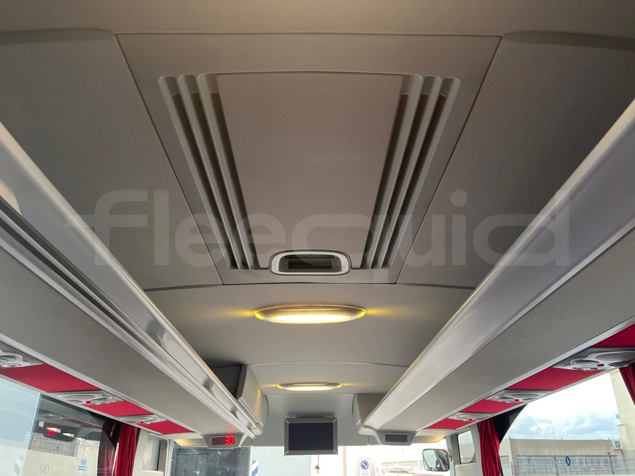 Mercedes-Benz Tourismo 632 01 - Euro6 - 315kW - 12.140mt - roof hatch 2