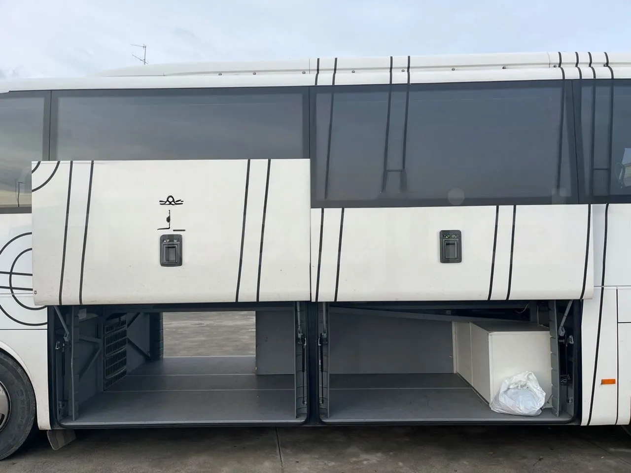 Mercedes-Benz Tourismo 632 01 - Euro6 - 315kW - 12.140mt - luggage rack photo