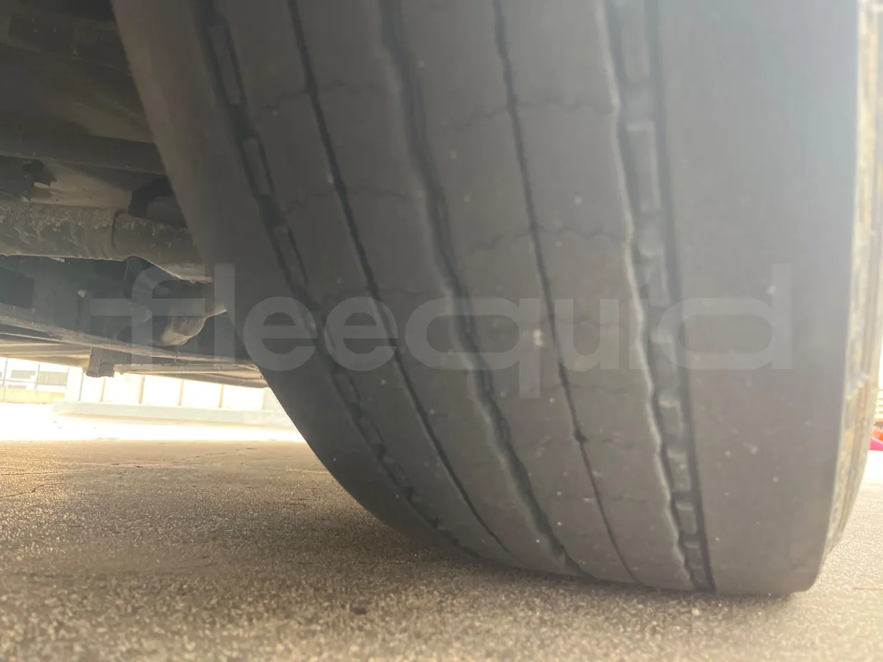 Mercedes-Benz Tourismo 632 01 - Euro6 - 315kW - 12.140mt - tread condition front tires right