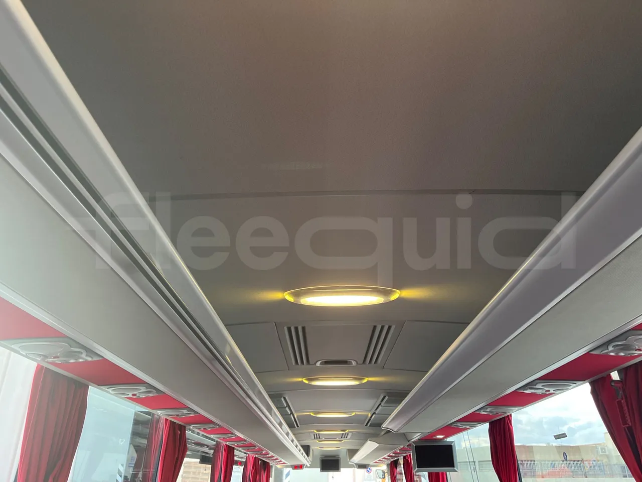 Mercedes-Benz Tourismo 632 01 - Euro6 - 315kW - 12.140mt - overhead compartments photo