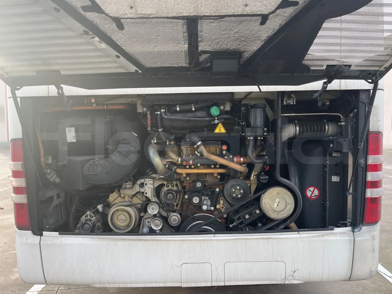 Mercedes-Benz Tourismo 632 01 - Euro6 - 315kW - 12.140mt - rear hatch open