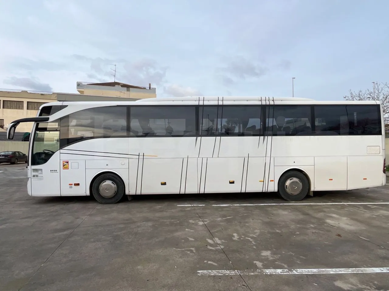Mercedes-Benz Tourismo 632 01 - Euro6 - 315kW - 12.140mt - left side photo