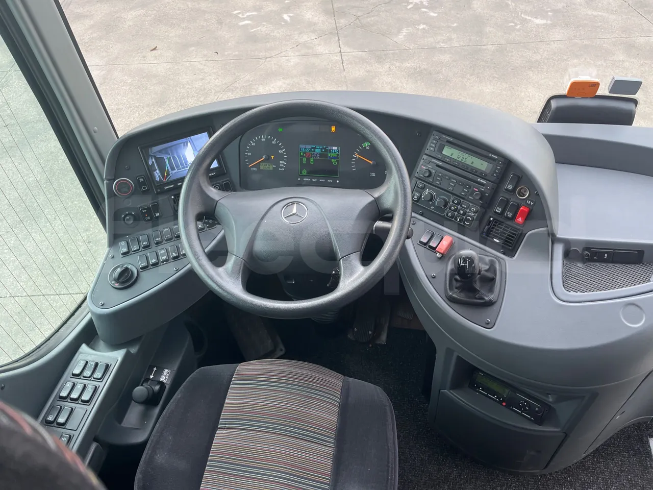 Mercedes-Benz Tourismo 632 01 - Euro6 - 315kW - 12.140mt - steering wheel photo