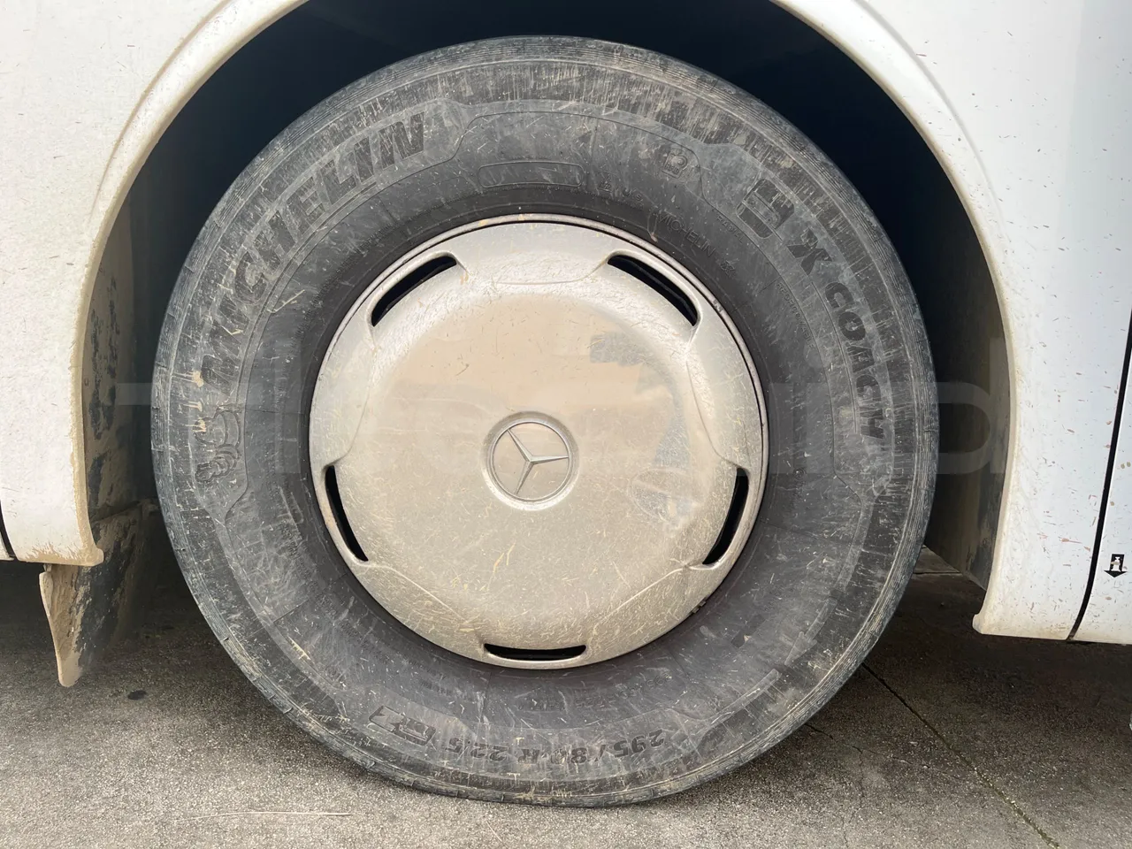 Mercedes-Benz Tourismo 632 01 - Euro6 - 315kW - 12.140mt - front left tire measurements