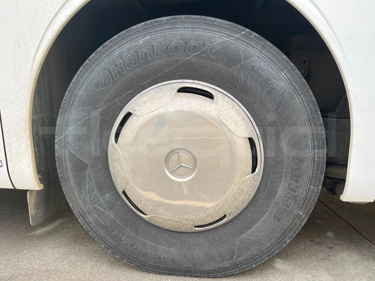 Mercedes-Benz Tourismo 632 01 - Euro6 - 315kW - 12.140mt - rear left tire photo