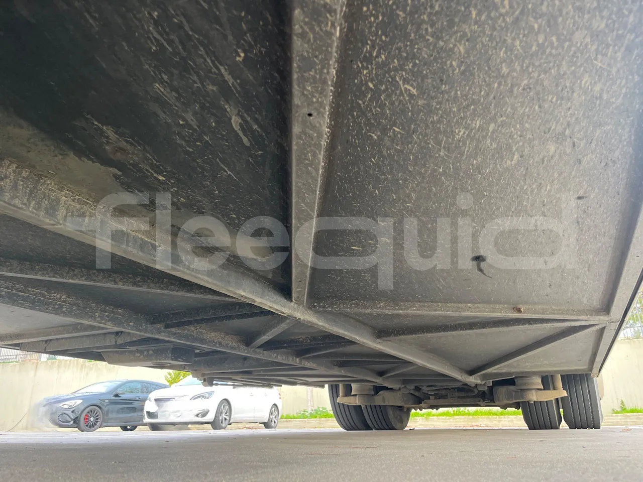 Mercedes-Benz Tourismo 632 01 - Euro6 - 315kW - 12.140mt - central undercarriage photo