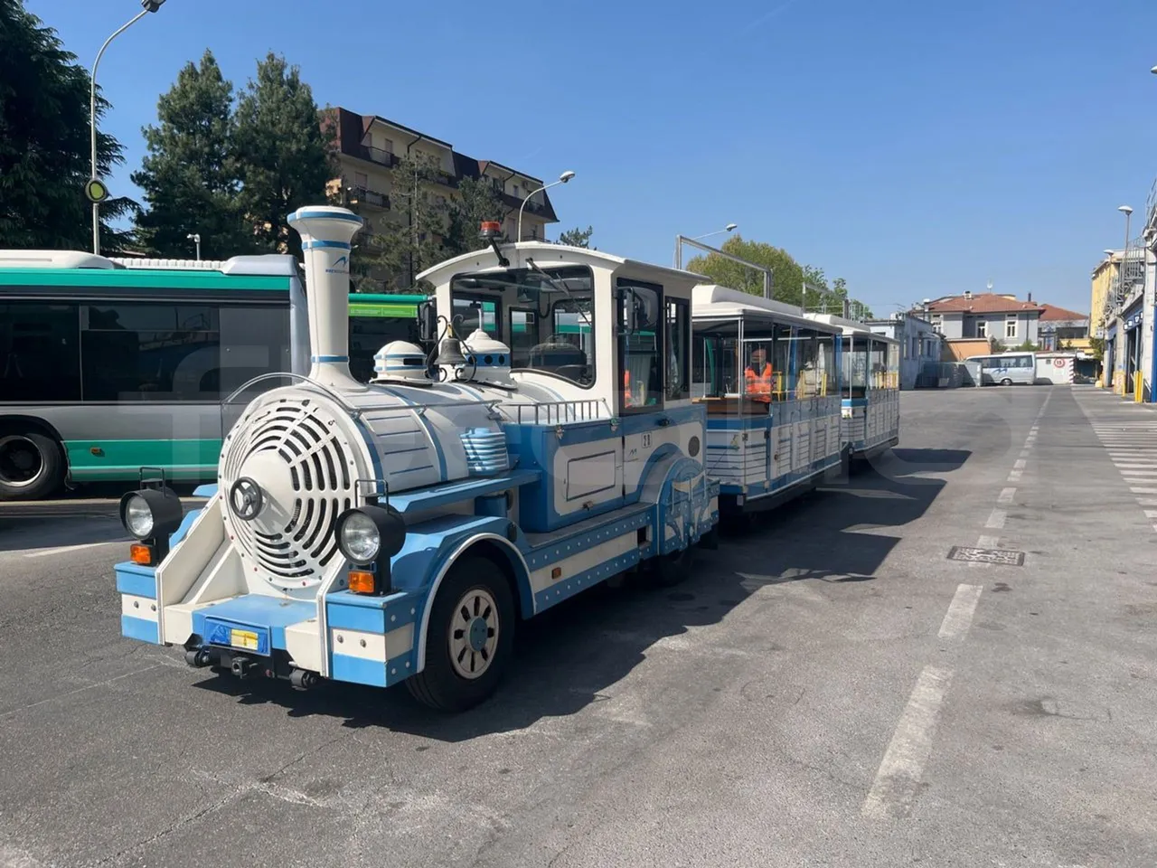 Dotto LDM04 + WD1 LDM04 + WD1 - Euro4 - 130kW - 3.950mt + 4.920mt + 4.920mt - 3/4 front left