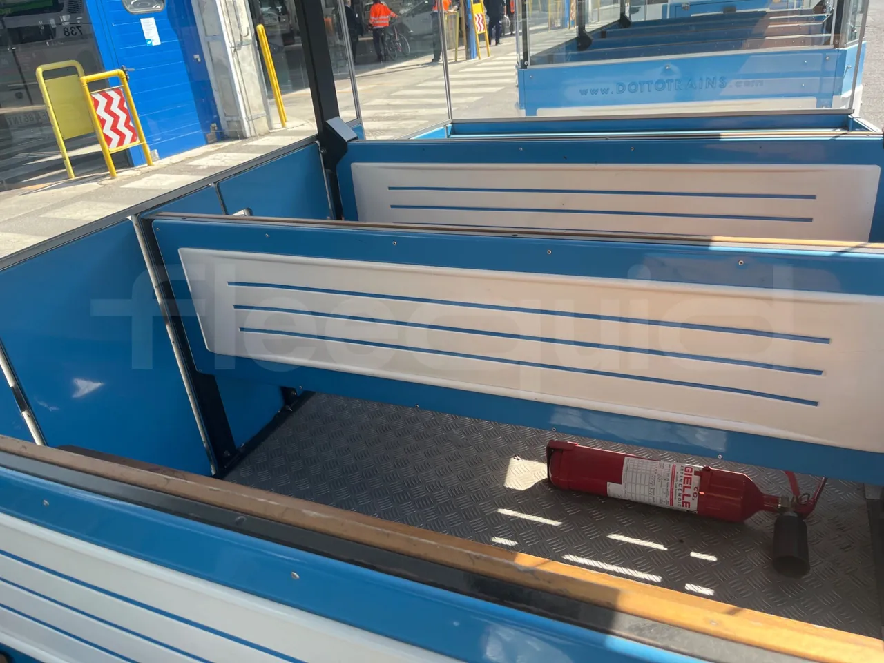 Dotto LDM04 + WD1 LDM04 + WD1 - Euro4 - 130kW - 3.950mt + 4.920mt + 4.920mt - usb charging detail