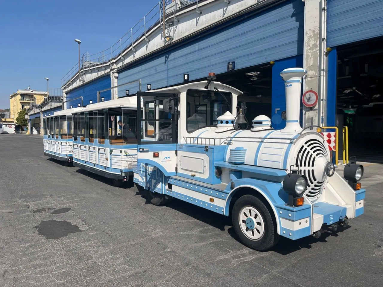 Dotto LDM04 + WD1 LDM04 + WD1 - Euro4 - 130kW - 3.950mt + 4.920mt + 4.920mt - Base cover photo