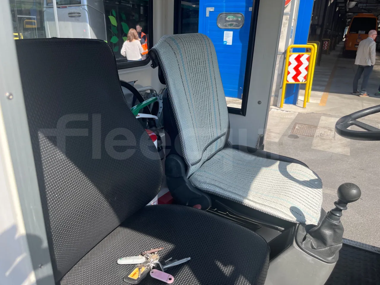 Dotto LDM04 + WD1 LDM04 + WD1 - Euro4 - 130kW - 3.950mt + 4.920mt + 4.920mt - driver's seat photo