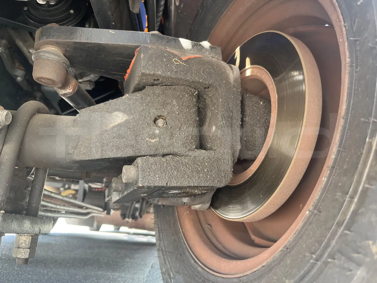 Dotto LDM04 + WD1 LDM04 + WD1 - Euro4 - 130kW - 3.950mt + 4.920mt + 4.920mt - front brake calipers right