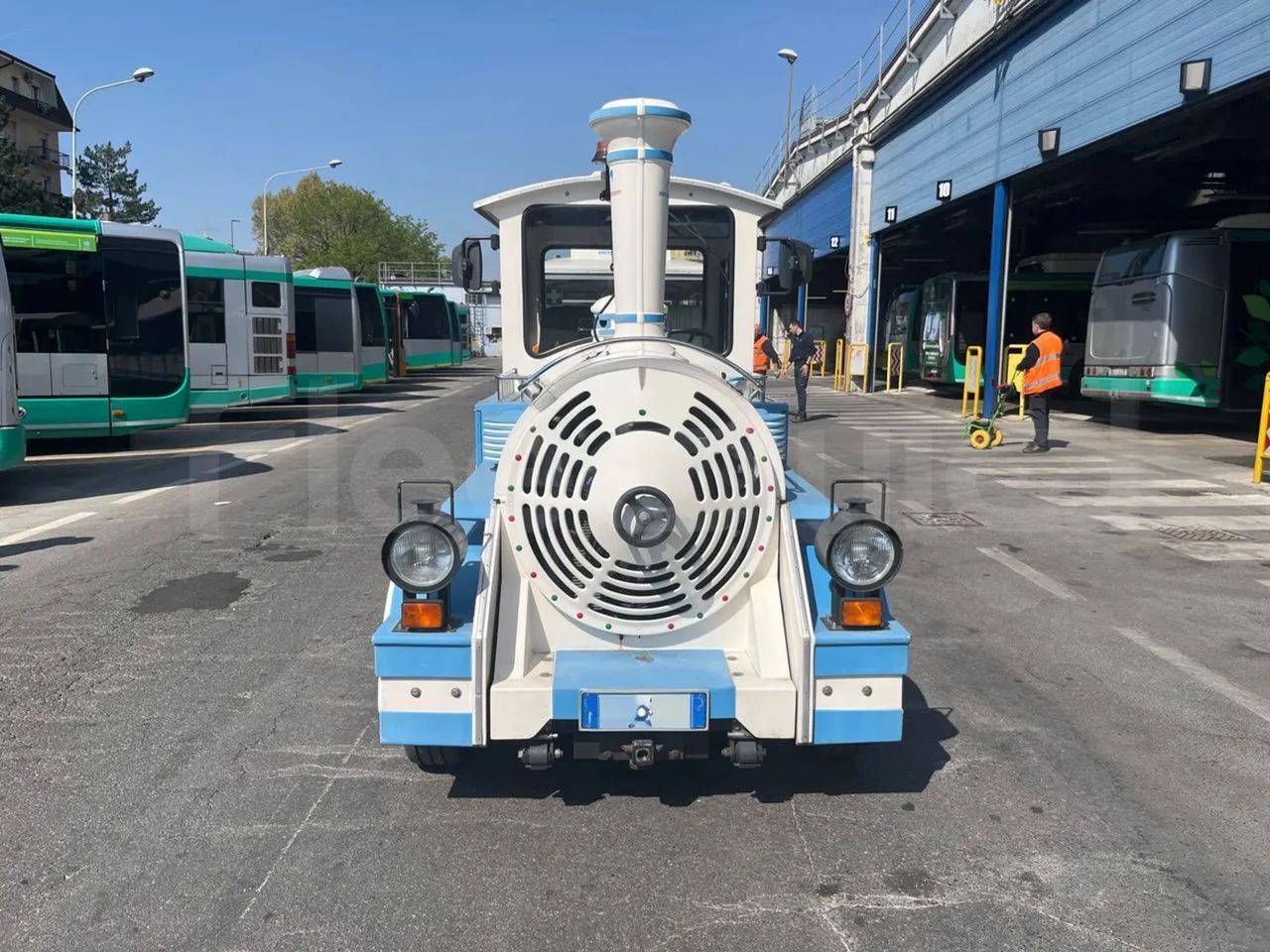 Dotto LDM04 + WD1 LDM04 + WD1 - Euro4 - 130kW - 3.950mt + 4.920mt + 4.920mt - front photo