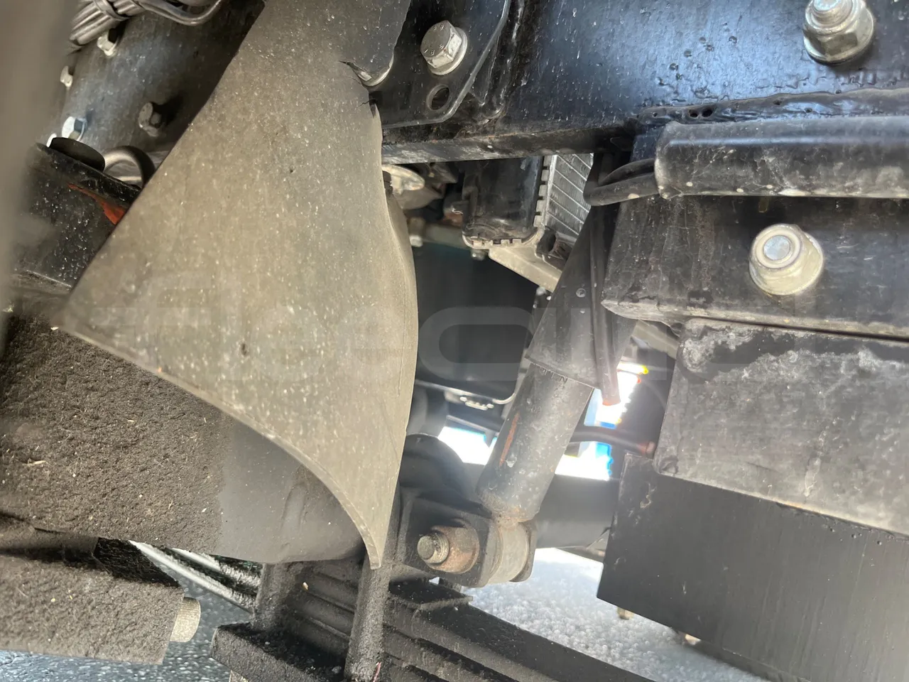 Dotto LDM04 + WD1 LDM04 + WD1 - Euro4 - 130kW - 3.950mt + 4.920mt + 4.920mt - front shock absorbers left