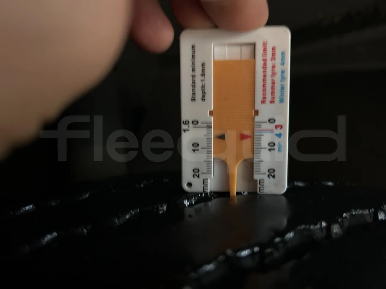Mercedes-Benz Tourismo - First Axle Left Side: Tyre Thickness