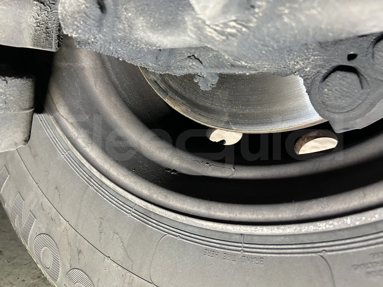 Mercedes-Benz Tourismo - First Axle Discs Left Side