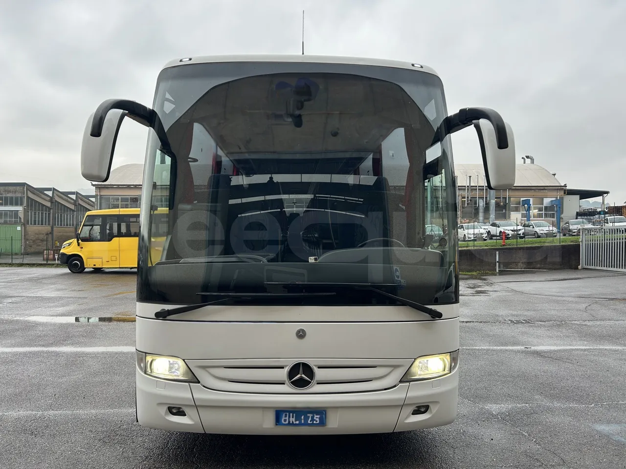 Mercedes-Benz Tourismo - Front