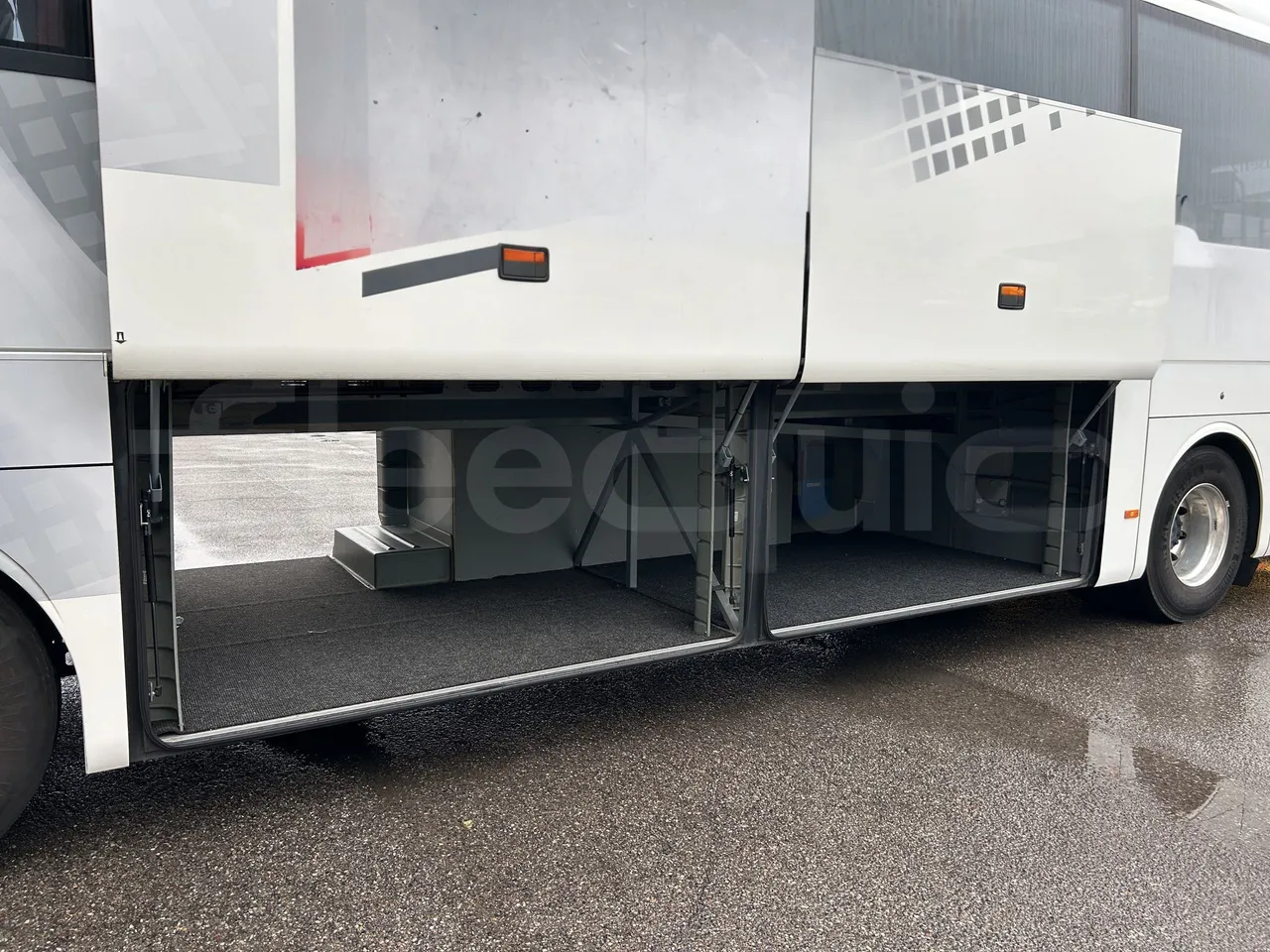 Mercedes-Benz Tourismo - Luggage Rack Left Side