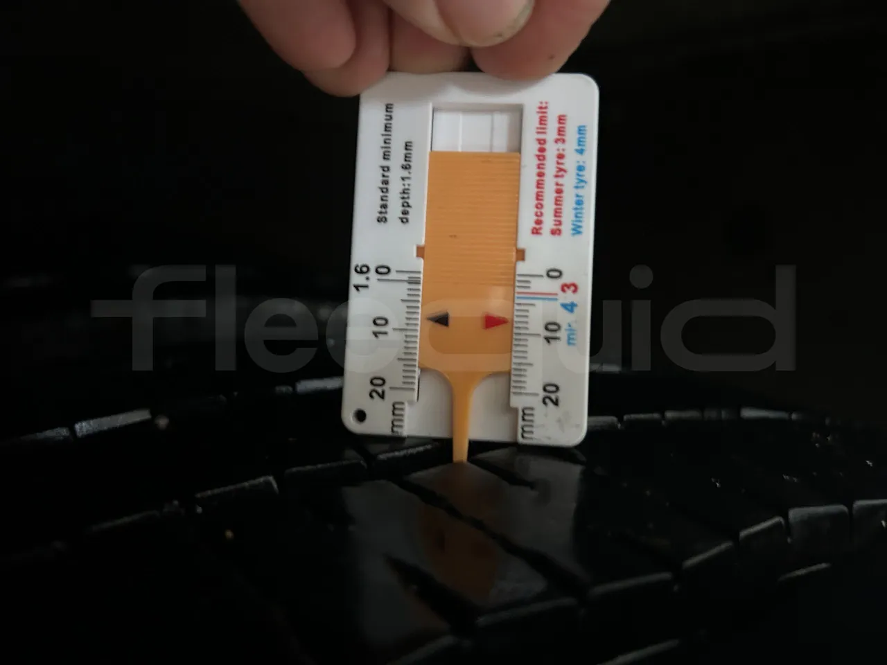 Mercedes-Benz Tourismo - Second Axle Left Side: Tyre Thickness