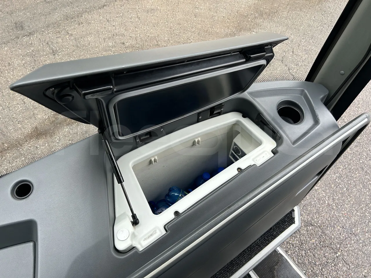 Mercedes-Benz Tourismo - Refrigerator