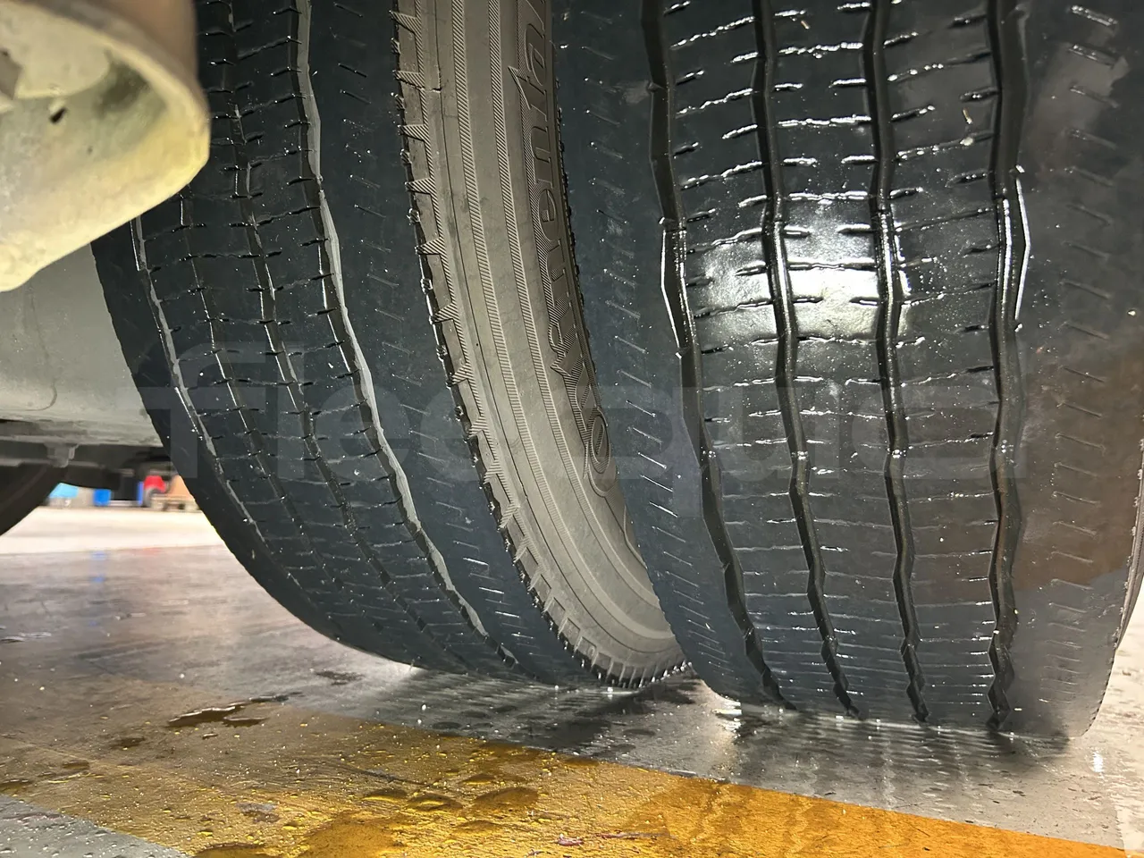 Mercedes-Benz Tourismo - Second Axle Left Side: Tyre Tread
