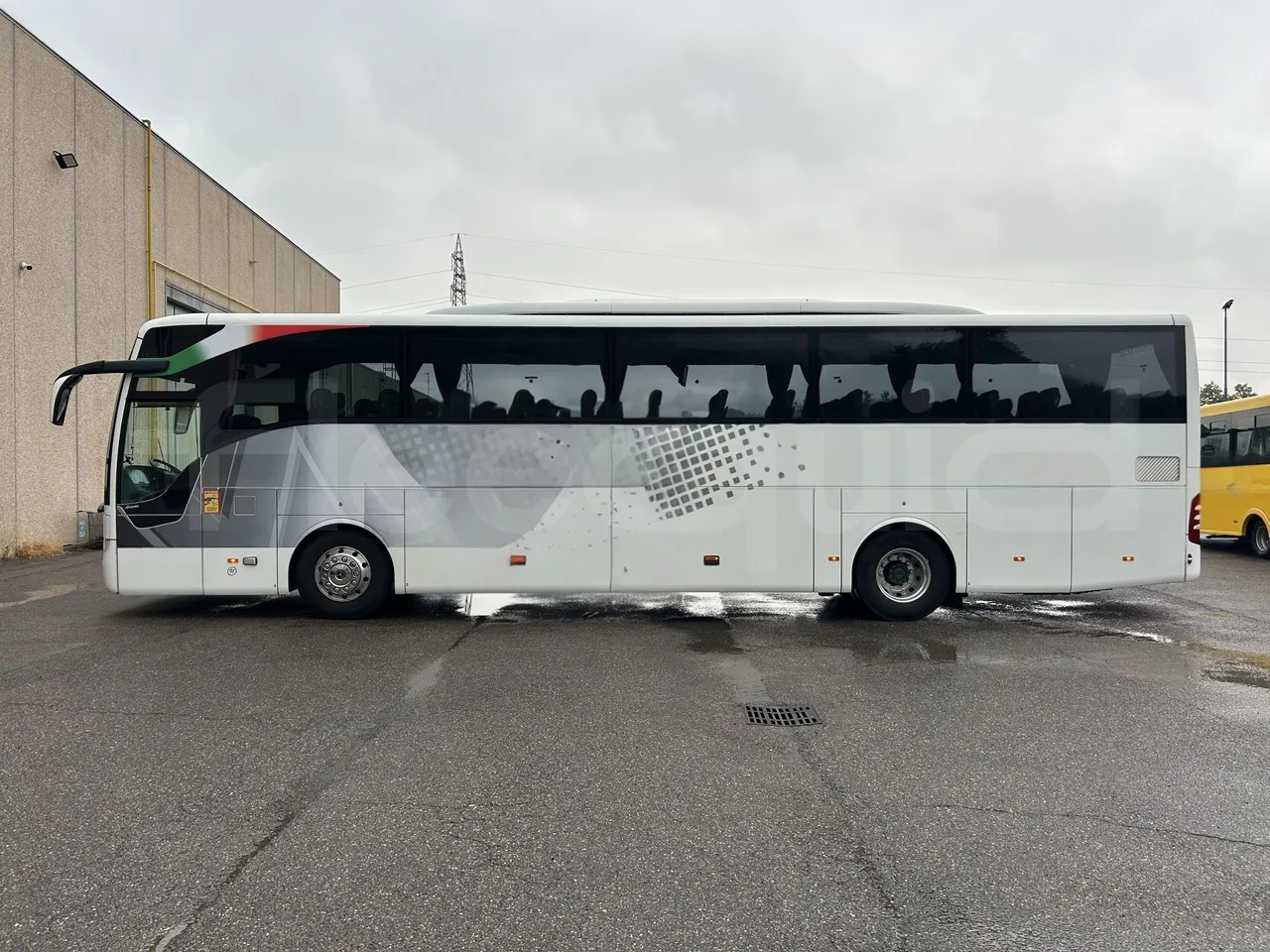 Mercedes-Benz Tourismo - Left Side