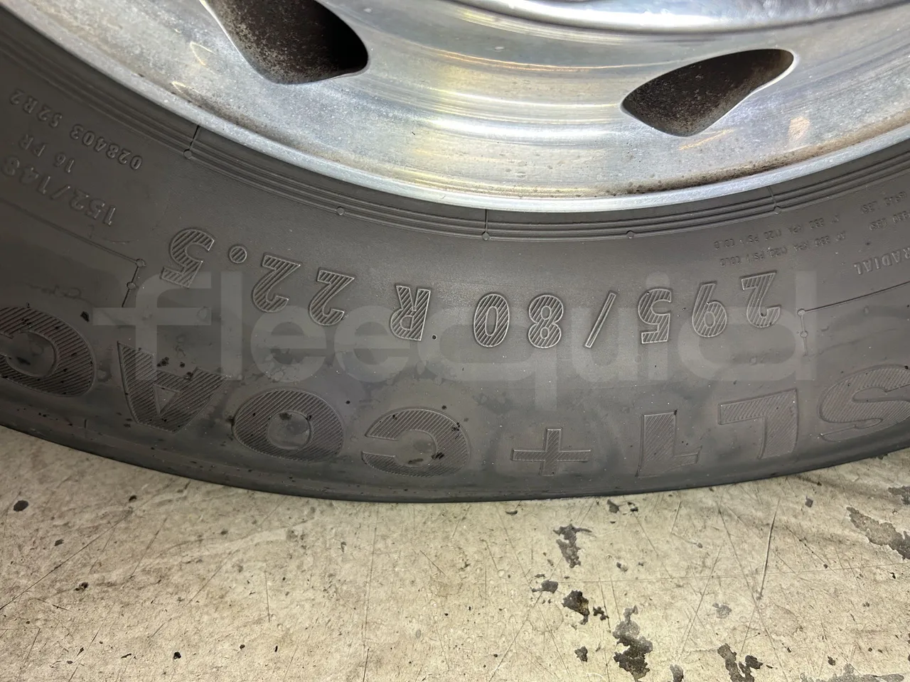 Mercedes-Benz Tourismo - First Axle Left Side: Tyre Size