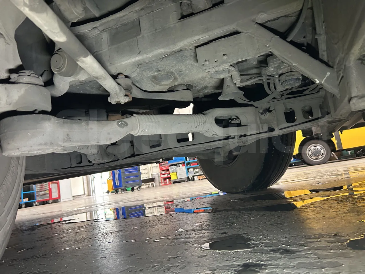 Mercedes-Benz Tourismo - First Axle Right Side