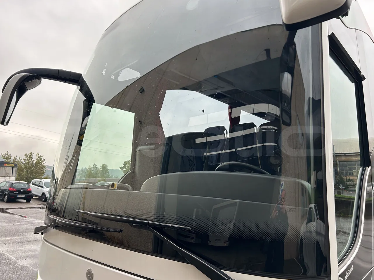 Mercedes-Benz Tourismo - Windscreen From Left Side