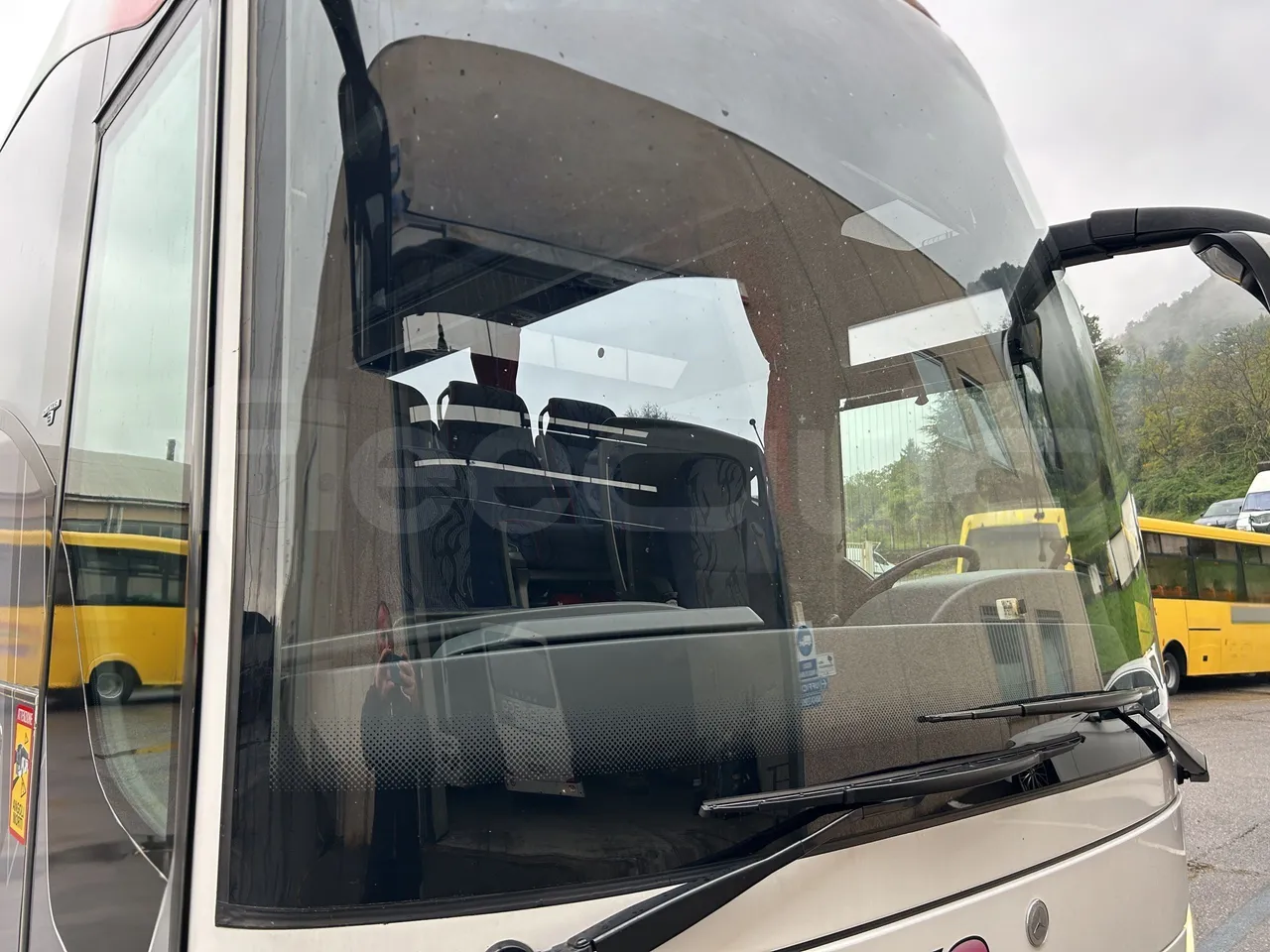 Mercedes-Benz Tourismo - Windscreen From Right Side