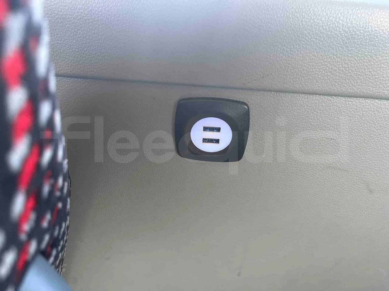 Mercedes-Benz Citaro - usb charging detail