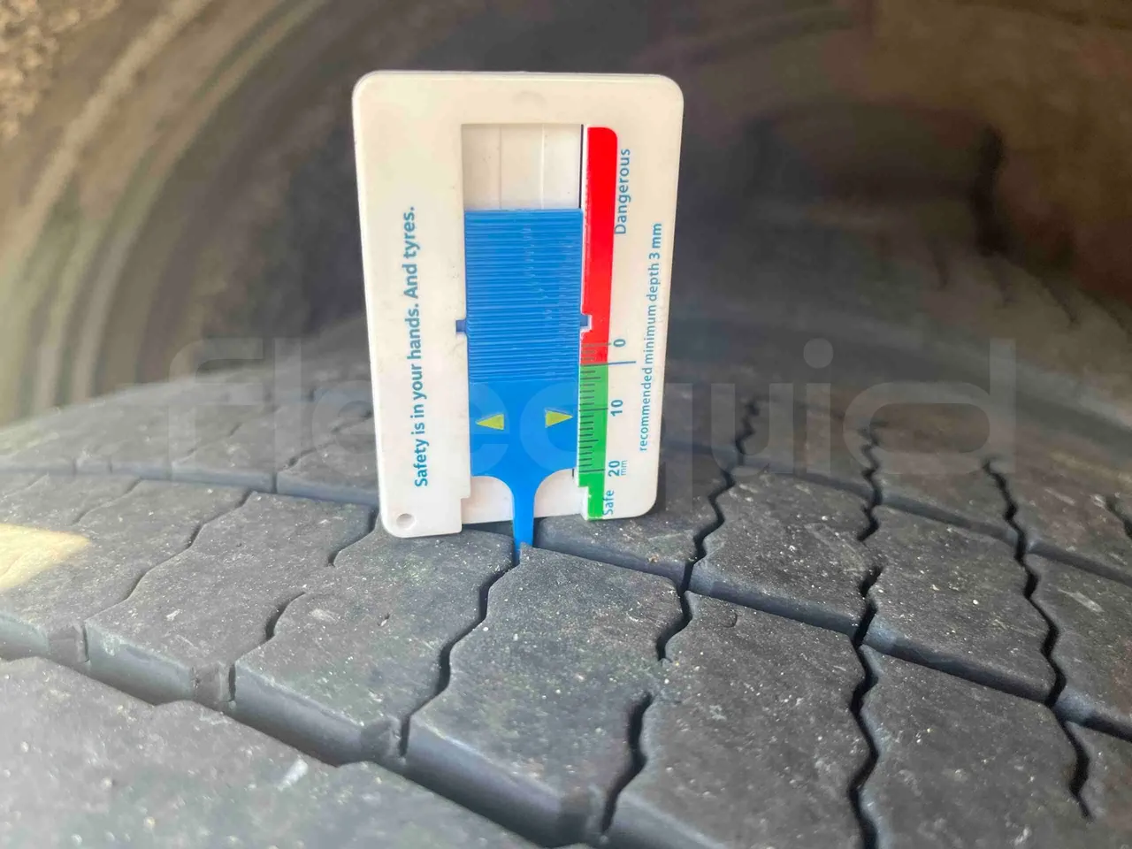 Mercedes-Benz Citaro - tread condition front tires right