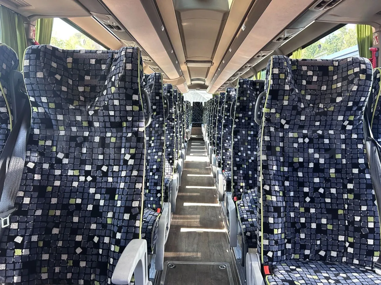 Iveco Magelys SFR2XX - Euro6 - 12,83m - 294kw - overhead compartments photo