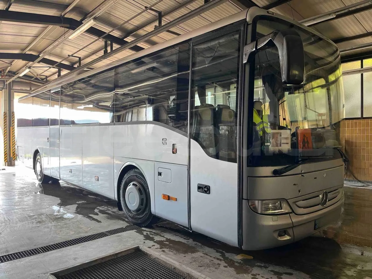 Mercedes-Benz Tourismo 632 07 - EUR5 - 260kW - 12.140m - 3/4 front right doors